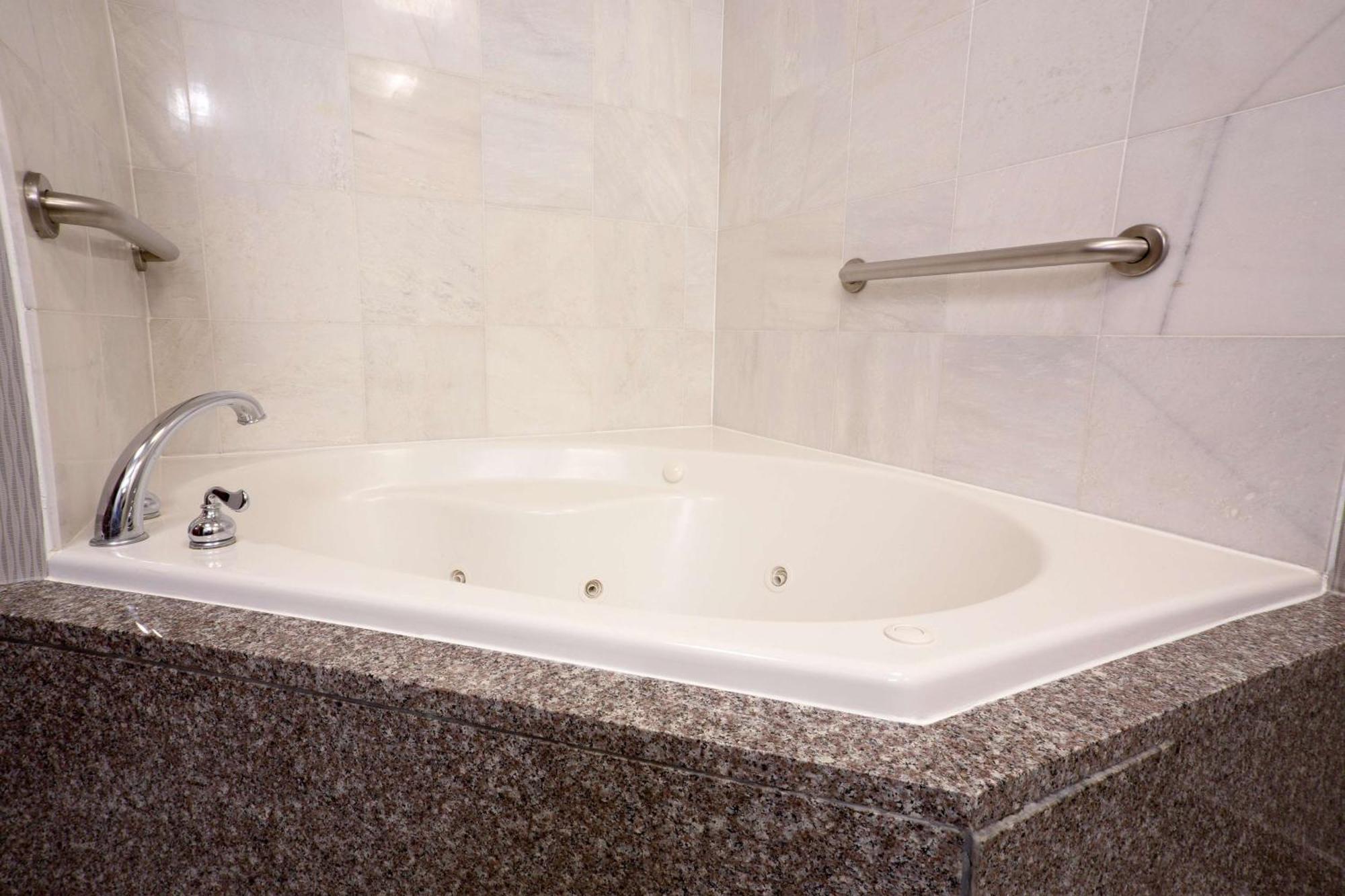 Drury Inn & Suites Columbus Grove City Bagian luar foto