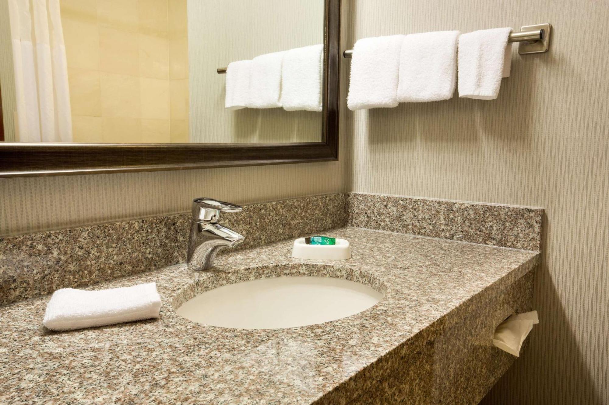 Drury Inn & Suites Columbus Grove City Bagian luar foto